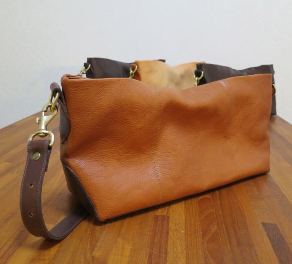 千葉県市川市で注文靴屋と靴作り教室を運営するスタジオmmkのHPです。このページではオリジナルバッグの「ミニバッグ」01をご紹介しています。